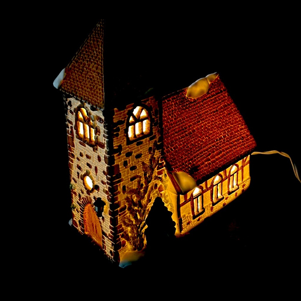 Vintage Dept 56  1985 ceramic  light up DICKENS VILLAGE CHURCH